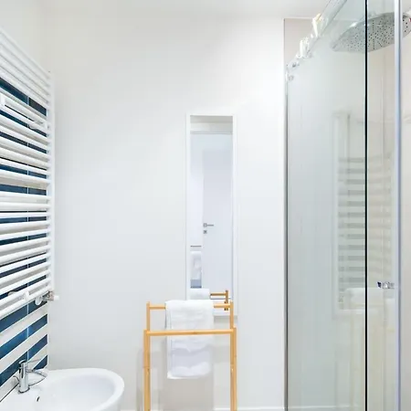 Luna Rossa - Waterfront Apartment